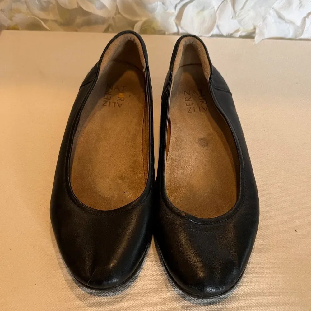Naturalizer Black Leather Round-Toe Ballet Flats